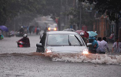 Những điều nên biết khi lái xe mùa mưa